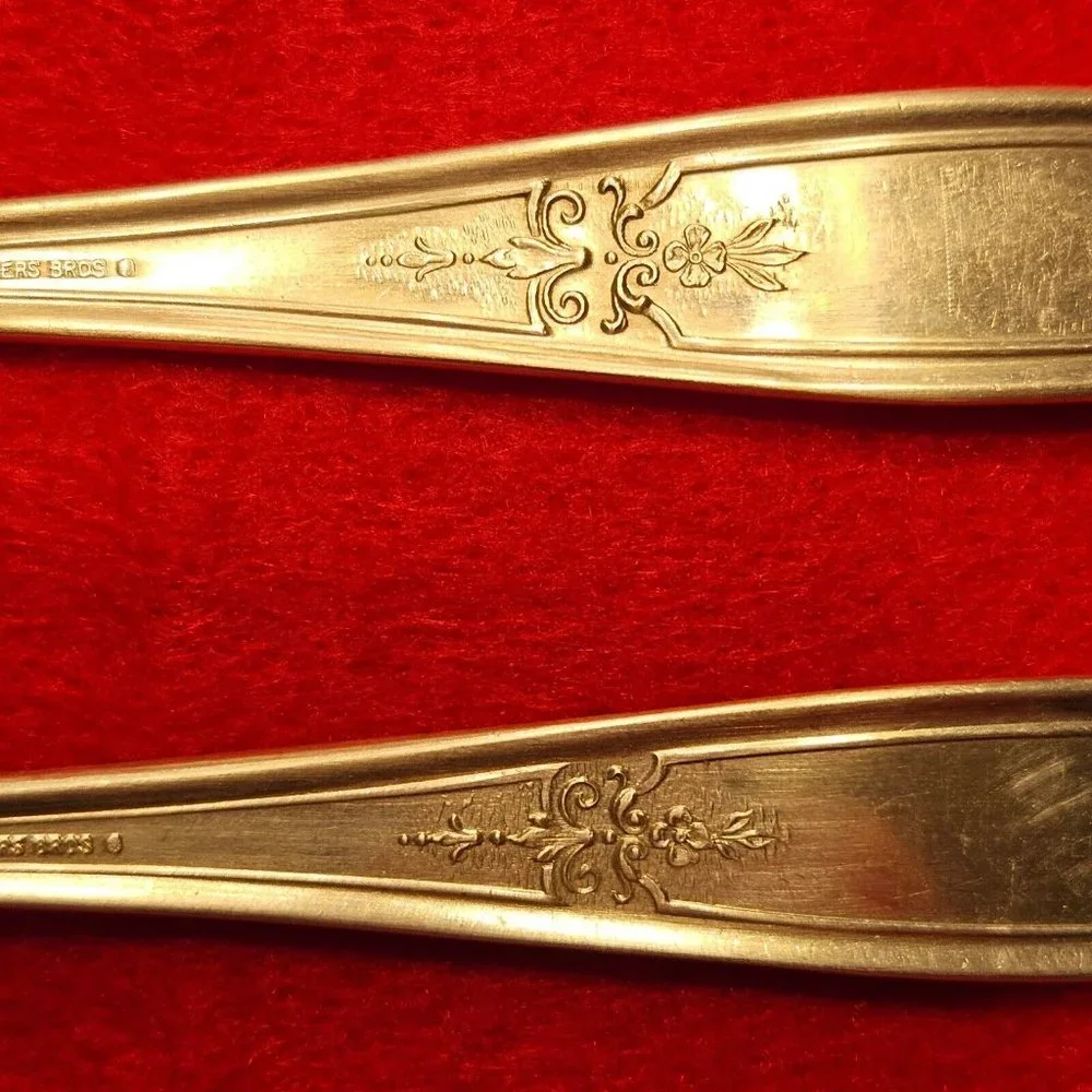 1847 Rogers Bros Silver-Plate Silverware Butter Knife & Sugar Shell‎